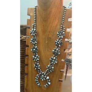 Travis J. Parure de collier en platine, argent sterling Buffalo blanc, motif floral, zircon serti clos, plaqué rhodium, style Squash tendance - Product Image 2