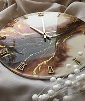 Horloge murale en résine époxy de haute qualité restaurant et logo personnalisé Horloge murale en bois de résine décorative à la maison par GM IMPEX