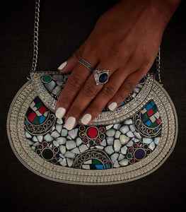 Magnifique pochette métallique de luxe pour femmes, conçue pour les soirées haut de gamme, sac à main de soirée avec bandoulière chaîne, élégante - Product Image 2