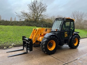Used JCB 541-70 Diesel <b>Engine</b> Powered Pallet Truck Seat Operator Type Telehandler Forklift for Sale - Product Image 4