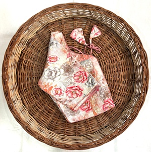 Hermosa blusa de algodón puro con cuello en V de rayón, estilo formal de verano con estampado de lámina, patrón de gancho frontal sin acolchado - Product Image 1