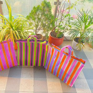 Bolsa de compras de plástico con cremallera reutilizable ecológica de rayas y cheques tejidos reciclados de nailon - Product Image 1