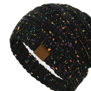 Bonnets unisexes élégants et chauds en acrylique doux Parfait pour l'hiver, mode décontractée ou marque promotionnelle - Product Image 5