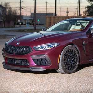 Venta en Subasta 2021: M8 Competition Coupé M, Paquete Exterior de Carbono, Color Ametrin Metálico - Product Image 1