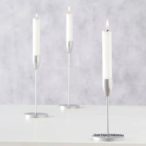 Bougeoir conique en métal argenté au design élégant pour la décoration de mariage et de noël - Product Image 3