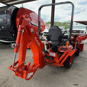 Tractor Subcompacto Kubota BX23S 4x4 con Cargador Frontal, Retroexcavadora y Cortadora de Césped de 60 Pulgadas, Bajo Consumo de 143 Horas, Potente Motor Diésel - Product Image 3
