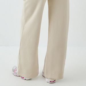 Prix avantageux pour les acheteurs en gros : Haut à capuche court pour femme, design élégant de haute qualité, survêtement avec fermeture éclair et tissu doux - Product Image 6