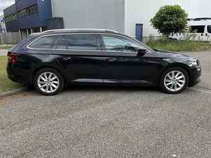 Sedán Usado en Venta 2024, Excelente Estado, Automático, Asientos de Cuero Eléctricos, Techo Panorámico, Cámara Trasera 360, Diésel - Product Image 4