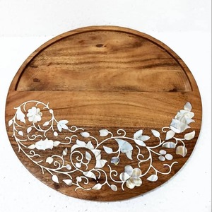 Plateau à dessert et de service en bois d'acacia artisanal avec incrustation de nacre de qualité supérieure Idéal Eid Ramadan et divertissement festif - Product Image 1