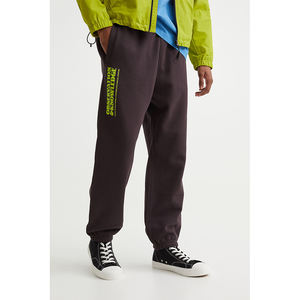 Venta al por mayor de los hombres Joggers por encargo ropa de fitness Color Block pantalones de chándal para el gimnasio de entrenamiento de estilo deportivo con patrón apilado - Product Image 3