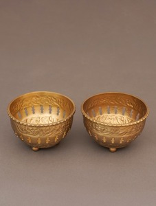 Bol décoratif en métal finition dorée, élégant, fait à la main, pièce maîtresse pour la table à manger, le salon et la décoration de la maison - Product Image 4