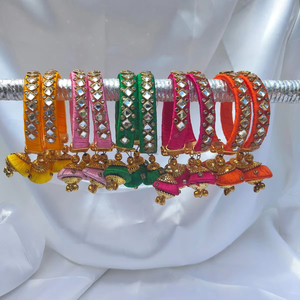 Brazaletes tradicionales Kundan Multi PearlThread KundanJhumka Brazaletes Set Punjabi chuda Brazalete nupcial Boda India Favor Haldi - Product Image 1