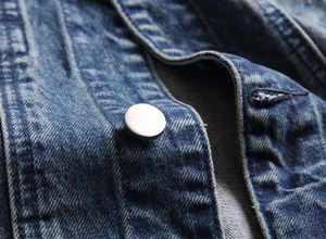 Veste en jean denim pour homme, tendance, col personnalisé, logo sur le devant, design élégant, sport, bleu, streetwear, imperméable, respirante - Product Image 5