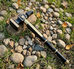 Marteau de guerre en acier au carbone forgé par un forgeron, avec manche en laiton, face carrée, longueur 12 pouces, personnalisable OEM pour projets de bricolage - Product Image 1