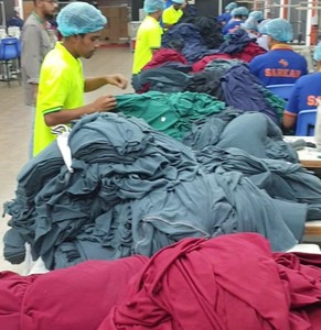 เสื้อทีเชิ้ตแนวสตรีทผ้าถักทรงหลวมสำหรับทุกเพศ250กรัมแนวสตรีทผ้าถักลายลูกเรือหนักสองชั้นใส่ได้ทุกเพศฤดูใบไม้ผลิ/ฤดูร้อน - Product Image 5