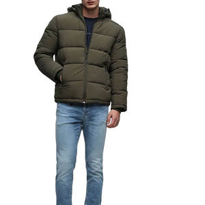 Veste matelassée au design personnalisé pour une utilisation décontractée Vêtements de rue Veste matelassée pour hommes de haute qualité fabriquée au Pakistan - Product Image 2