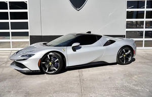 Ferrari SF90 Coupé de 2021 Usado con Poco Uso Volante a la Izquierda Motor Turbo Tracción AWD Asientos de Cuero Interior Oscuro Neumáticos R18 - Product Image 5