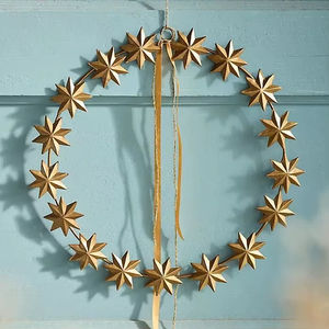 Couronne d'étoiles métallique rustique Décoration murale de style vintage pour les vacances ou un usage quotidien Superbe accent mural pour les maisons modernes ou rustiques - Product Image 1