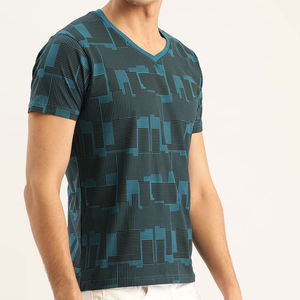 Vente en gros de t-shirts grande taille à col en V pour hommes avec impression personnalisée t-shirts à col en V pour hommes t-shirts graphiques au design vintage pour hommes - Product Image 4