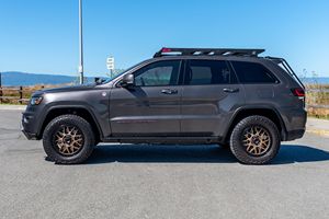 Neat 2021 J-eep Grand Cherokee Trailhawk 4x4 - Product Image 4