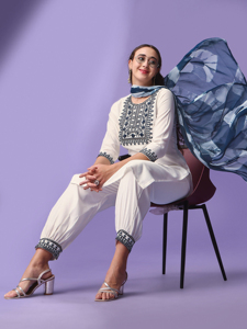 Conjunto de rayón de pantalón Kurti para mujer con diseño de Bandhej estampado Dupatta, cuello redondo para niñas y mujeres, conjunto de Kurta por tarifa mayorista - Product Image 4