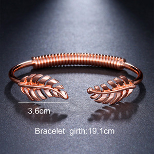 Venta al por mayor de moda de acero inoxidable circón pluma chapado en oro rosa boda cristiana brazalete nupcial para las mujeres - Product Image 6