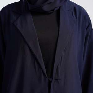 Abaya élégante bleu marine Modest Elite, silhouette droite avec un élément de mode simple - Product Image 5