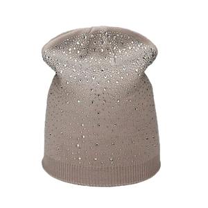 Gorro de invierno de alta calidad para mujer, diseño personalizado, gorro de punto impermeable adornado con diamantes de imitación, fabricante OEM ODM - Product Image 1