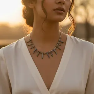 Collier unique en perles naturelles, accessoire de bijouterie élégant - Product Image 2