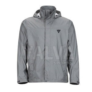 เสื้อแจ็คเก็ตกันลมสำหรับผู้ชายแฟชั่นปี 2024 คุณภาพสูงสำหรับฤดูหนาว กันน้ำ ระบายอากาศได้ดี บุด้วยโพลีเอสเตอร์ ผ้าเนื้อบางเบา คอตั้ง - Product Image 1