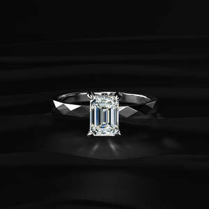 Anillo de Compromiso SHREYA DIAM con Diamante Cultivado en Laboratorio, Corte Esmeralda, Color E, Certificado IGI, Estilo Moderno, 6 Gramos, para Mujer - Product Image 1