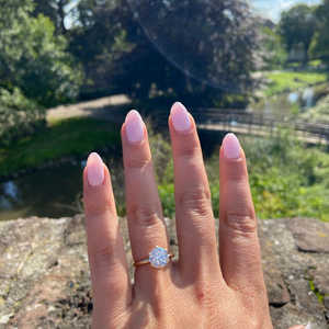 แหวนหมั้นเพชรเม็ดเดี่ยวทรงเอเมอรัลด์ 4.20 กะรัต เจียระไนอย่างดี ผลิตในห้องปฏิบัติการ ตัวเรือนทอง 14K ดีไซน์หรูหรา - Product Image 4