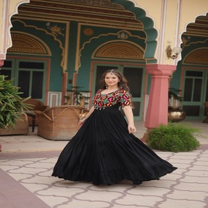 ชุดคลุม anarkali พิมพ์ลายเรยอนบริสุทธิ์จากแบรนด์ล่าสุด - Product Image 2