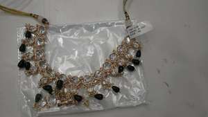 Élégant collier en pierre Kundan en laiton léger avec gouttes de perles pour les mariages et les occasions ethniques Idée cadeau parfaite - Product Image 6