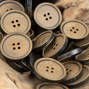 Boutons de couture en corne de buffle vintage à quatre trous, style animal, aspect réel, faits à la main, couleur gunmetal, avec logo personnalisé pour vêtements - Product Image 5