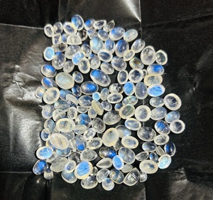 Piezas de cabujón de piedra lunar de arcoíris Natural de alta calidad hechas a mano pequeñas formas de mezcla piedra preciosa blanca con bonito fuego arcoíris MM, - Product Image 2