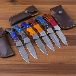 Navaja Plegable de Caza Hecha a Mano de Acero Inoxidable con Mangos de Resina de Madera Colorida, Navaja de Bolsillo Personalizada con Funda de Cuero OEM - Product Image 1