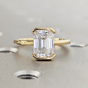 Bague de fiançailles en or jaune 14 carats avec diamant de laboratoire taille émeraude 4 carats, serti en bélière partielle, bijoux fins pour femmes, clarté VS - Product Image 1