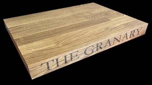 Planche à découper et plateau de service en bois - Durable, lavable au lave-vaisselle - Product Image 4