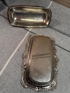 Plat de service rectangulaire élégant en argent avec couvercle pour hôtel, restaurant et mise en place de table sur le thème royal en provenance d'Inde - Product Image 6