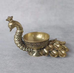 Diya en laiton de paon élégant pour l'éclairage traditionnel Diya de paon en laiton fabriqué à la main pour la décoration de fête - Product Image 2