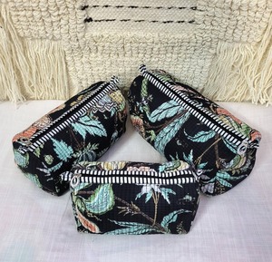 Ensemble 3 pochettes de voyage en coton indien matelassé fait à la main Tropical Black Zipper Hand Block Print Water Resistant - Product Image 1