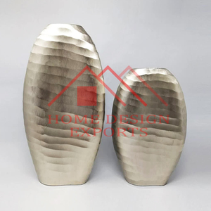 Jarrón adecuado para el hogar y hoteles Exclusivo diseño elegante Piso Jarrones de aluminio Artesanía Mesas fundidas de aluminio Macetas - Product Image 2