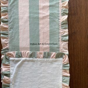 Camino de Mesa con Volantes de Algodón Estampado a Mano con Bloques, en Rosa y Verde, de Algodón Indio - Product Image 5