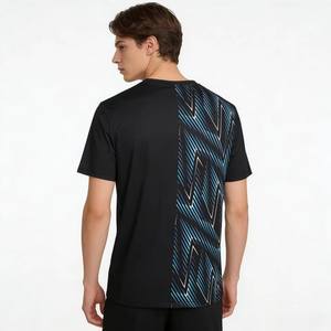 T-shirt de sport pour homme à manches courtes, col rond, coupe ample, imprimé rayures asymétriques dynamiques, de haute qualité, séchage rapide, respirant, anti-boulochage - Product Image 4