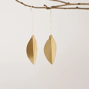 Boule de Noël et ornements d'arbre en laiton modernes coupés à la main Ajouts simples et élégants par Artisans - Product Image 5