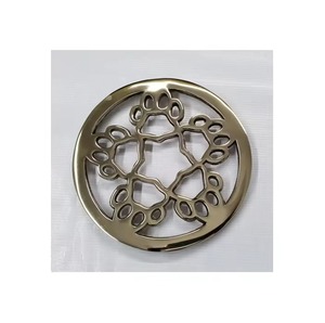 Matériau durable assure que votre dessous-de-plat en métal reste durable, un essentiel de cuisine magnifiquement conçu par un artisan indien qualifié. - Product Image 6