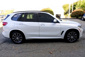 BMW X5 2019 Blanc SUV Automatique Turbo Sièges en Cuir R20 Conduite à Gauche Essence Occasion Phares LED Toit Panoramique - Product Image 5