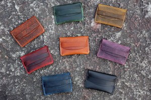 Porte-cartes élégant en cuir véritable fait à la main avec des bords polis Organisateur de portefeuille mince pour les professionnels HLC-0094 - Product Image 4