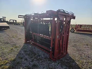 Chute hydraulique pour bétail, équipement d'élevage de type Legacy, en parfait état, très abordable - Product Image 2